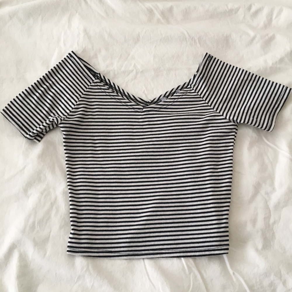 Black and White Striped Crop Top - Picture 1 of 2